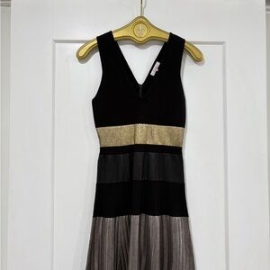 Parker sleeveless size medium. Black, gold and silver. Great condition.